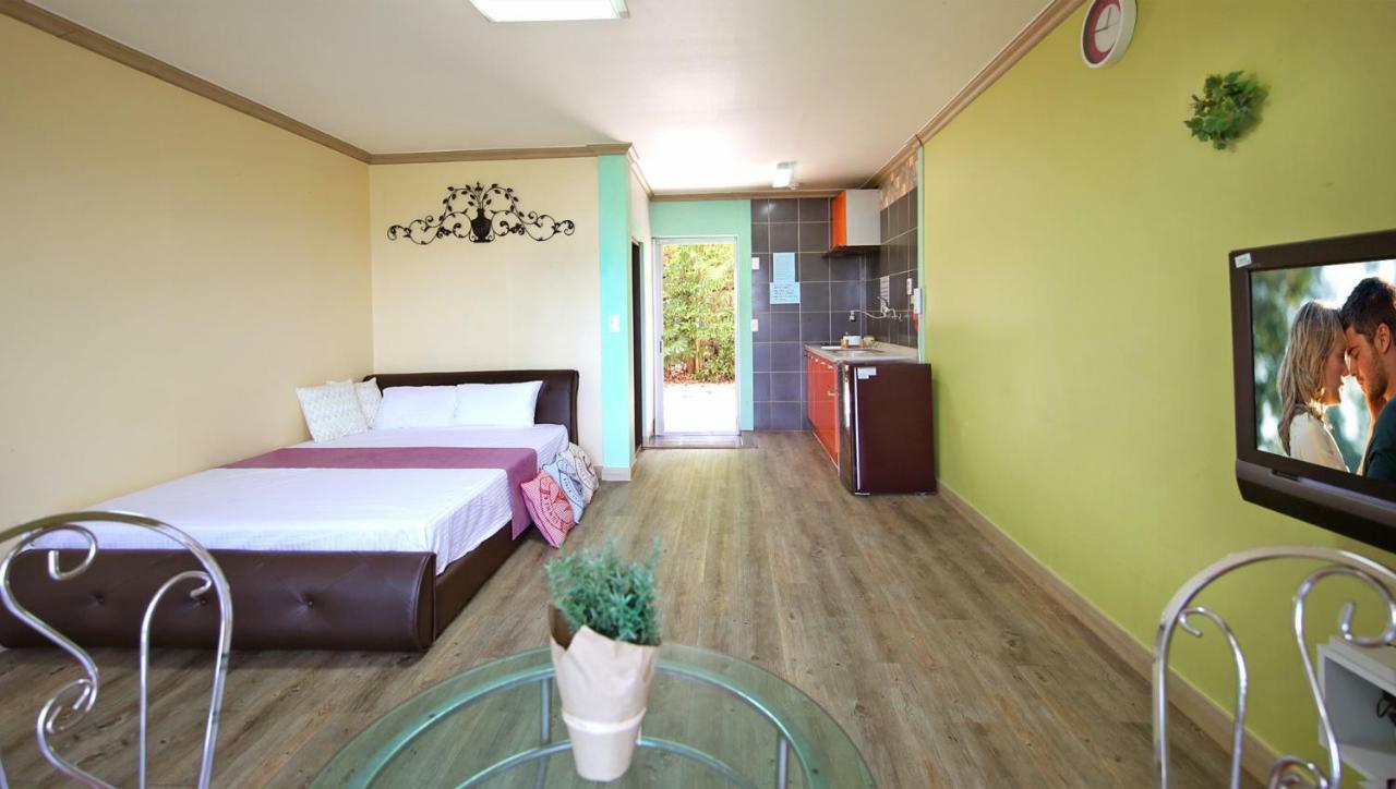 Tongyeong Paper Island Pension Exterior photo
