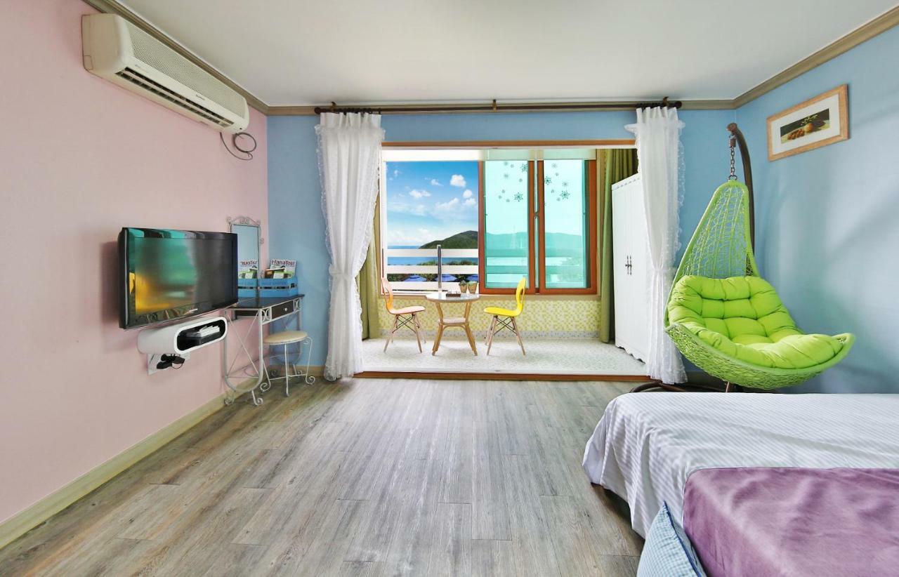 Tongyeong Paper Island Pension Exterior photo