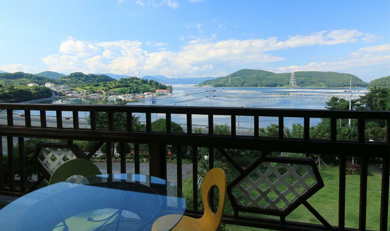 Tongyeong Paper Island Pension Exterior photo
