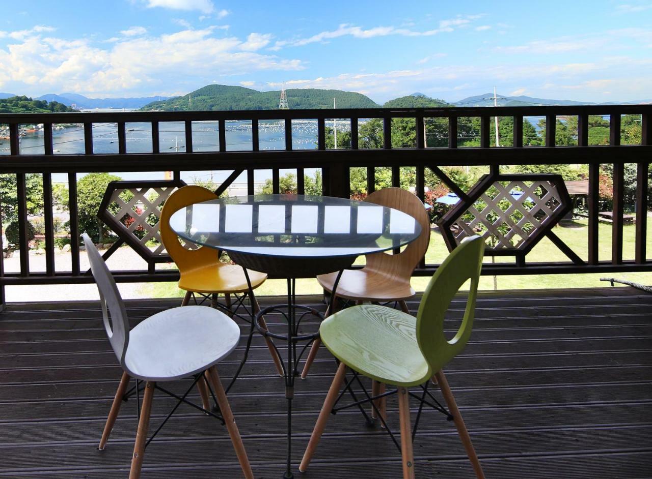 Tongyeong Paper Island Pension Exterior photo