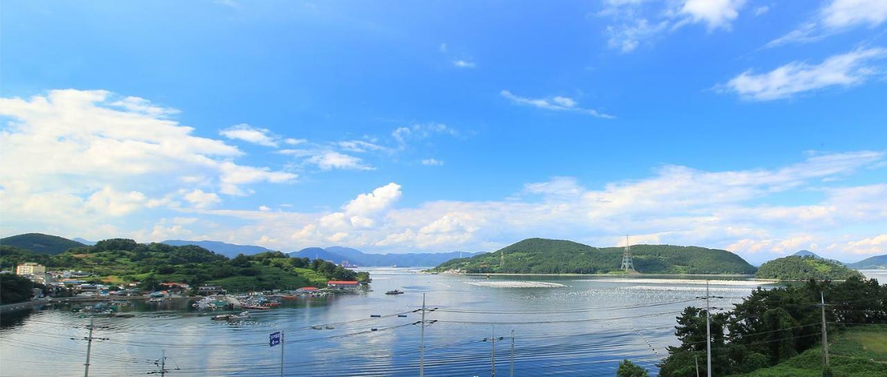 Tongyeong Paper Island Pension Exterior photo