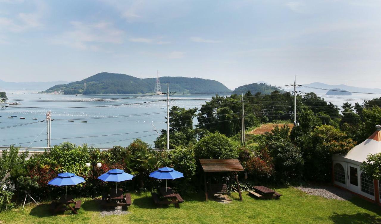 Tongyeong Paper Island Pension Exterior photo