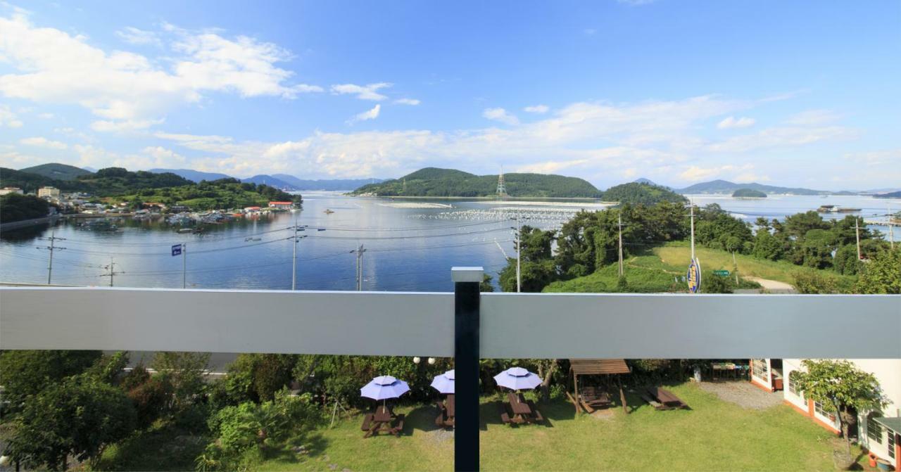 Tongyeong Paper Island Pension Exterior photo